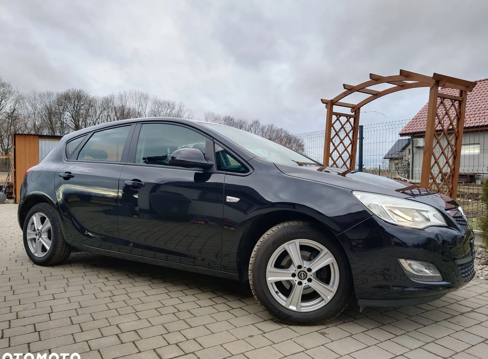 Opel Astra cena 23900 przebieg: 151000, rok produkcji 2010 z Praszka małe 436